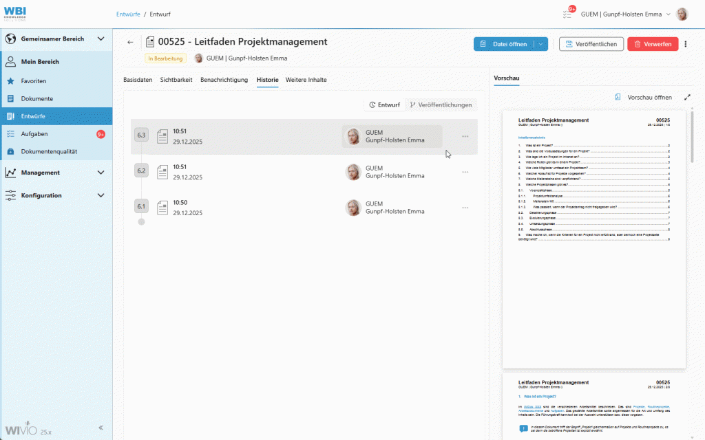 Das animierte GIF zeigt, wie eine Benutzerin im smarten Wissensmanagement-Tool WIVIO einen Vergleich von zwei Worddateien erstellt. Dadurch werden die Unterschiede der beiden Versionen farblich in Word markiert und somit nachvollziehbar. In WIVIO können veröffentliche Versionen untereinander, aber auch mit Entwurfsversionen verglichen werden.