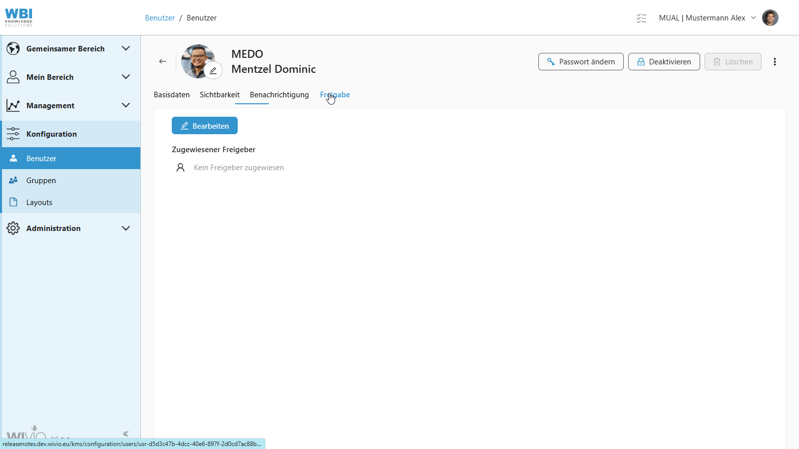 Der Screencapture zeigt die smarte Wissensmanagement-Software WIVIO, in der bei einem Mitarbeitenden ein Freigeber hinterlegt wird. Dabei handelt es sich um eine fachlich vorgesetzte Person.