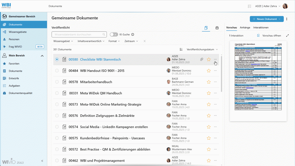 Das Bild zeigt eine animierte Darstellung der Benutzeroberfläche im Wissensmanagement-Tool WIVIO. Zu sehen ist, wie ein User über das Menü zum Menüpunkt "Weitere Inhalte" zu den Datei-Anhängen, die bei einem gewissen Wissensdokument hinterlegt, navigiert.