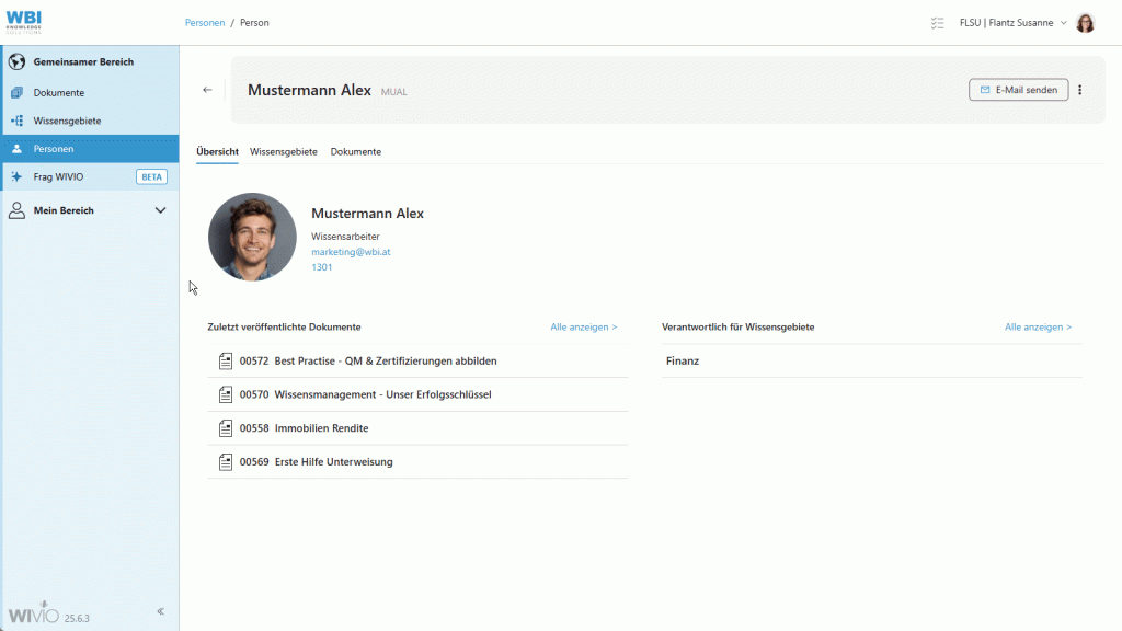 Das animierte Bild zeigt die Detailseite von Alex Mustermann im Wissensmanagement-Tool WIVIO. Auf seiner Übersicht sind seine veröffentlichten Wissensdokumente aufgelistet, sowie das Wissensgebiet, das er verantwortet.